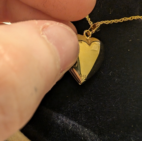 Vintage Princess Mara 14k gold locket and chain with diamond - Picture 8 of 10